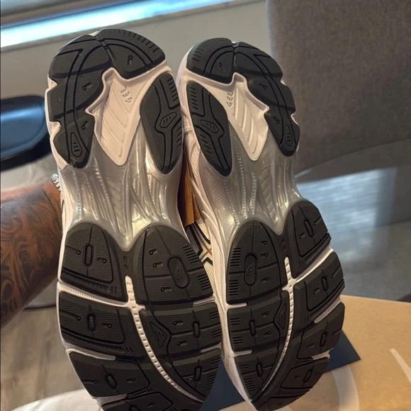 ASICS - Picture 5 of 7